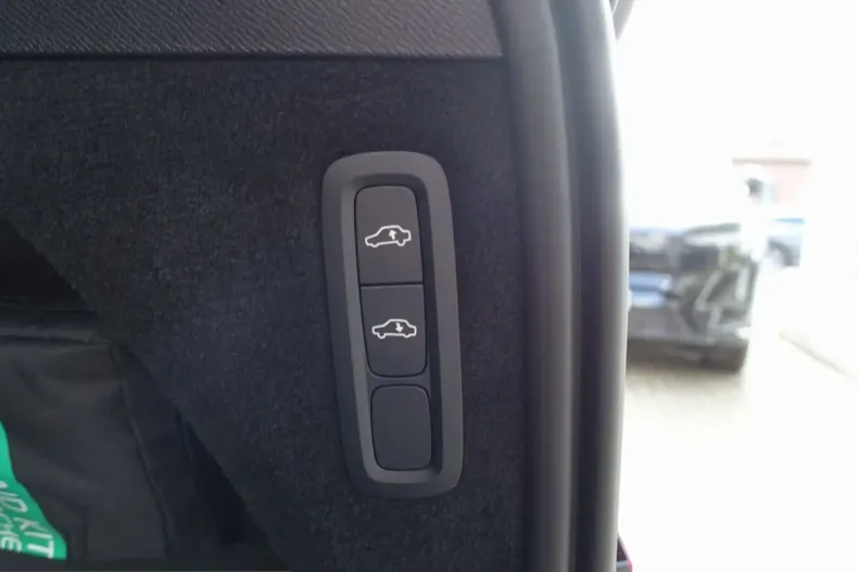 Volvo XC90 din 2025 cu 10.500 km - oferta VOL214430 - foto 24