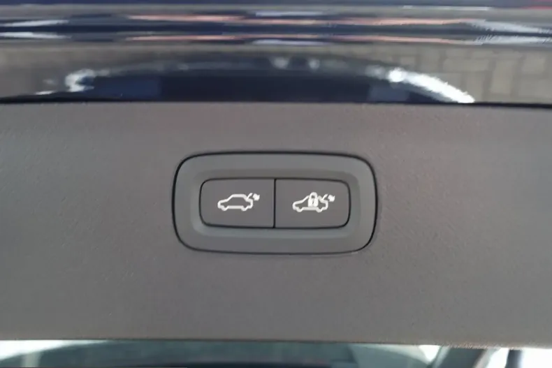 Volvo XC90 din 2025 cu 10.500 km - oferta VOL214430 - foto 25