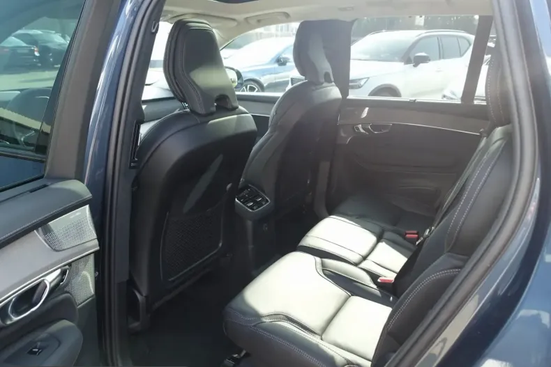 Volvo XC90 din 2025 cu 18.114 km - oferta VOL214431 - foto 12