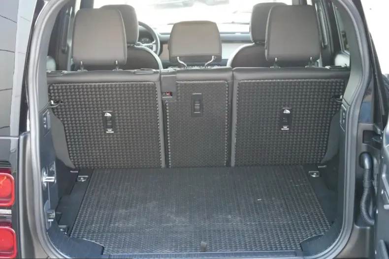 Land Rover Defender din 2024 cu 26.999 km - oferta LAN214438 - foto 11