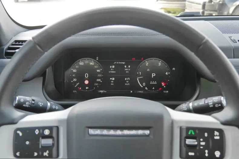 Land Rover Defender din 2024 cu 26.999 km - oferta LAN214438 - foto 14
