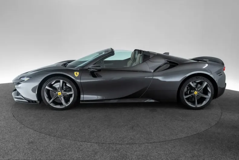 Ferrari SF90 din 2022 cu 2.500 km - oferta FER214452 - foto 3