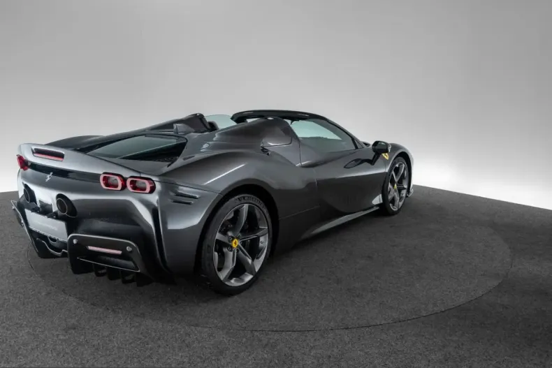 Ferrari SF90 din 2022 cu 2.500 km - oferta FER214452 - foto 5