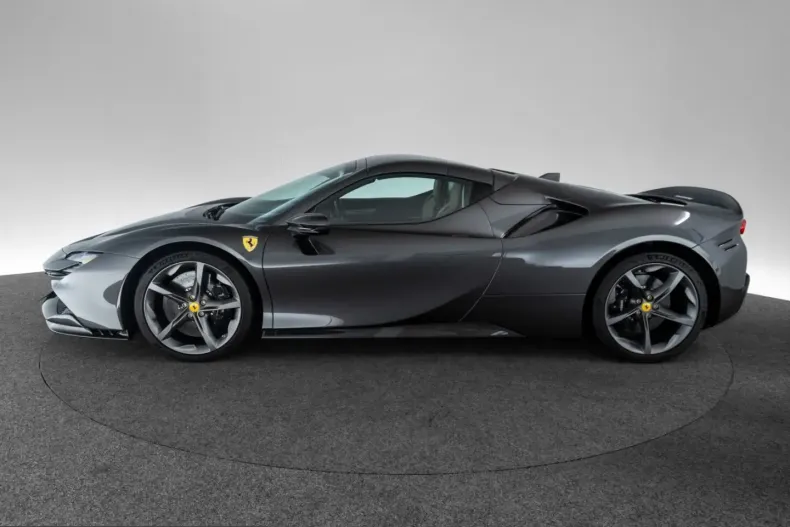 Ferrari SF90 din 2022 cu 2.500 km - oferta FER214452 - foto 8