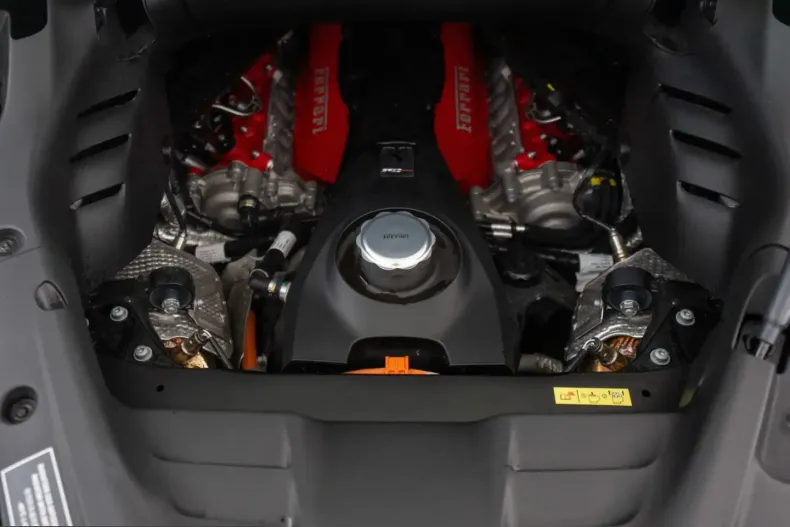 Ferrari SF90 din 2022 cu 2.500 km - oferta FER214452 - foto 14