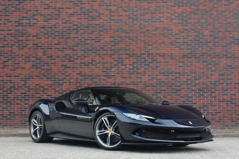 Ferrari 296 GTB din 2024 cu 9.846 km - oferta FER214453 - foto 1