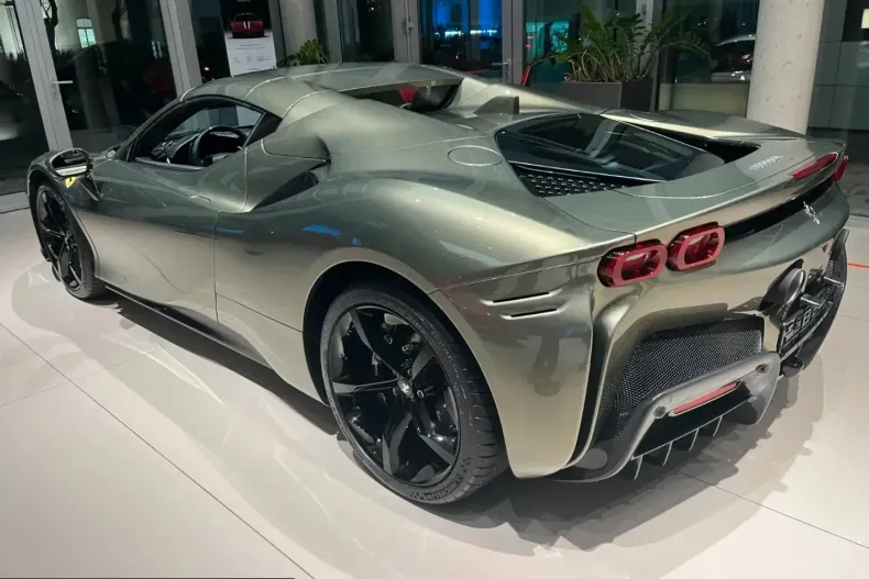 Ferrari SF90 din 2025 cu 1.350 km - oferta FER214470 - foto 3
