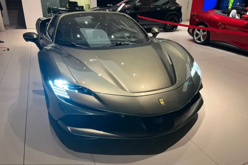 Ferrari SF90 din 2025 cu 1.350 km - oferta FER214470 - foto 4