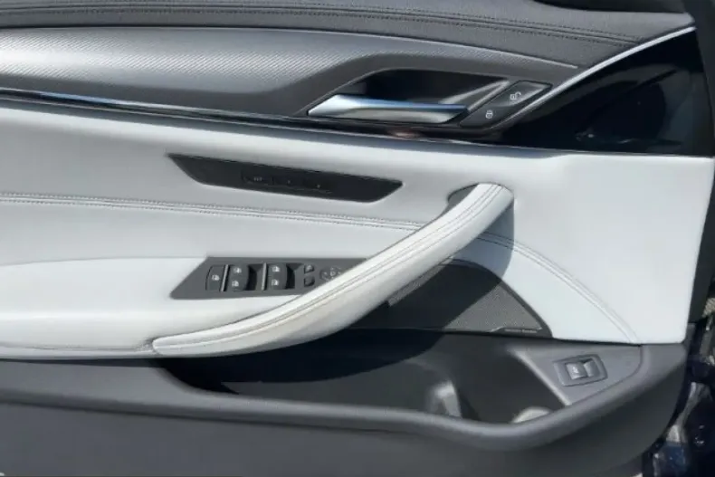 BMW M5 (Seria 5) din 2023 cu 18.236 km - oferta BMW214495 - foto 11
