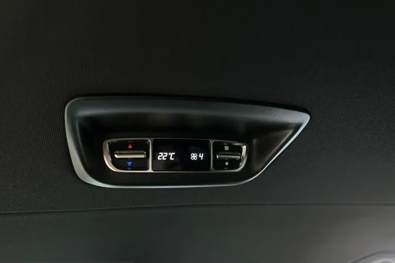 Mercedes-Benz V 300 (Clasa V) din 2024 cu 5.668 km - oferta MER214523 - foto 18