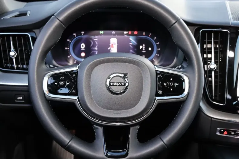 Volvo XC60 din 2023 cu 22.667 km - oferta VOL214524 - foto 6