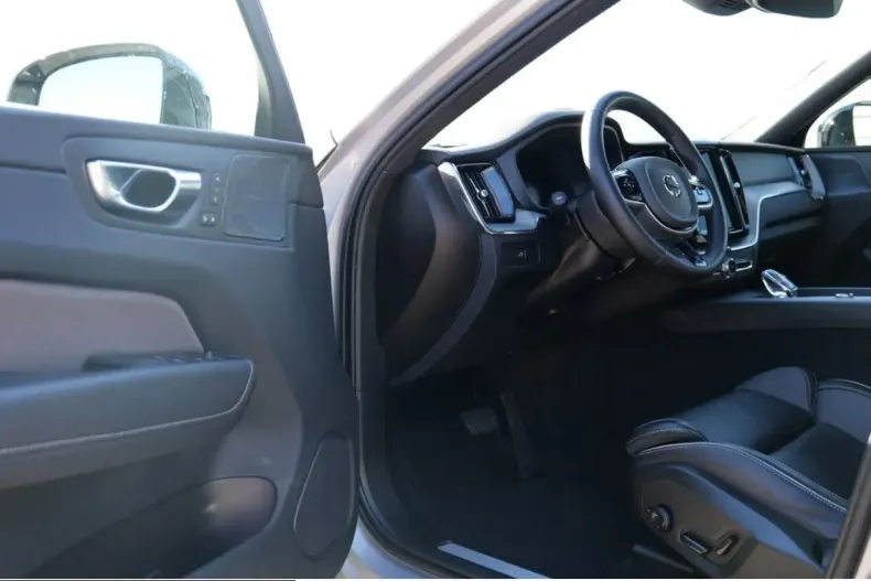 Volvo XC60 din 2023 cu 88.200 km - oferta VOL214525 - foto 8