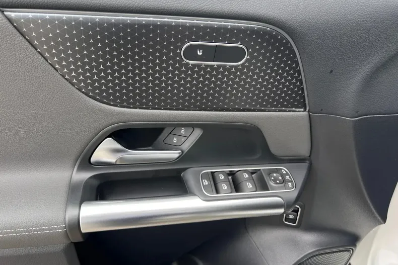 Mercedes-Benz EQA din 2025 cu 4.500 km - oferta MER214554 - foto 9