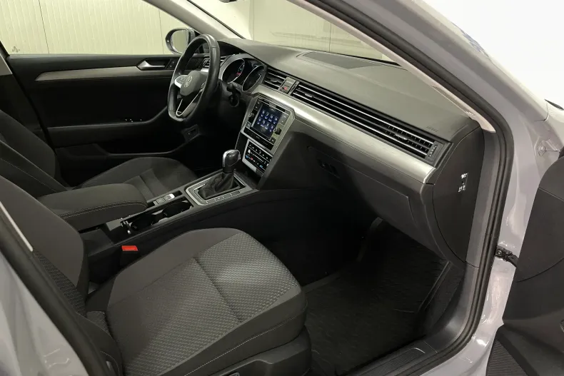 Volkswagen Passat din 2022 cu 38.665 km - oferta VOL214563 - foto 9