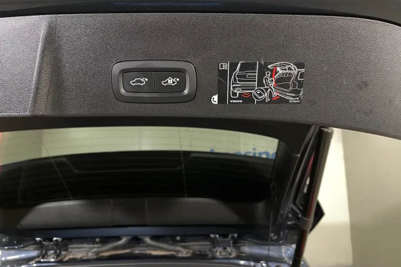 Volvo XC40 din 2020 cu 85.395 km - oferta VOL214583 - foto 26