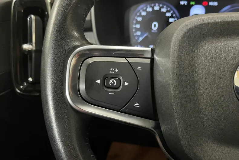 Volvo XC40 din 2021 cu 69.676 km - oferta VOL214593 - foto 24