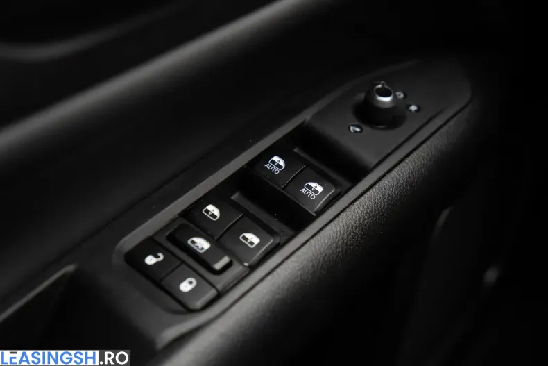 Jeep Compass din 2023 cu 69.777 km - oferta JEE214619 - foto 11