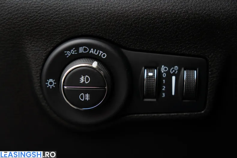 Jeep Compass din 2023 cu 69.777 km - oferta JEE214619 - foto 17
