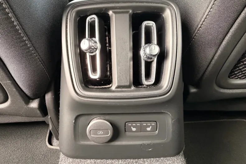 Volvo XC40 din 2020 cu 114.721 km - oferta VOL214622 - foto 17