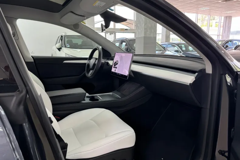Tesla Model Y din 2021 cu 112.000 km - oferta TES214681 - foto 4