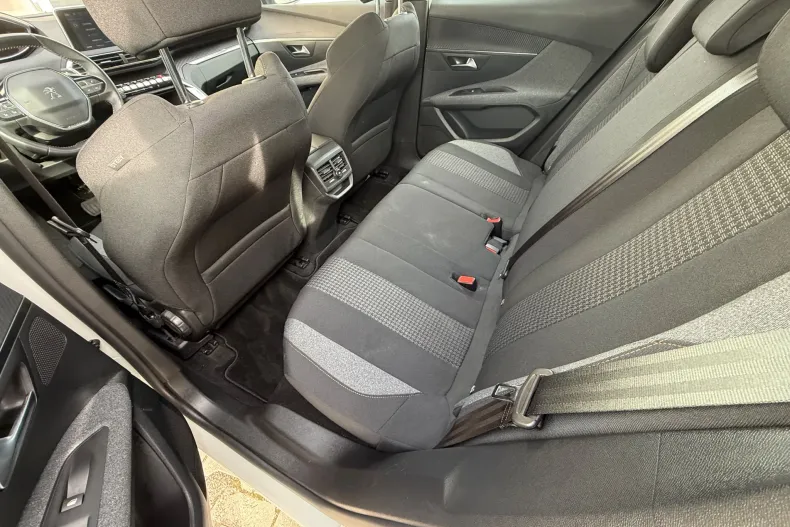 Peugeot 3008 din 2023 cu 178.200 km - oferta PEU214694 - foto 9