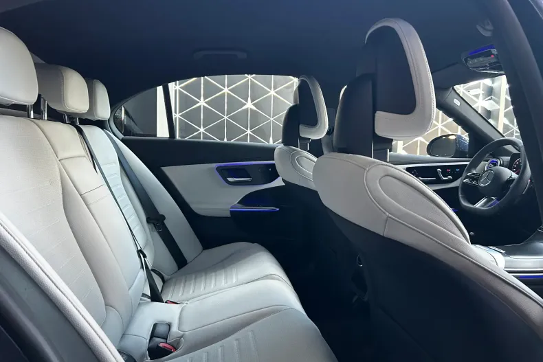 Mercedes-Benz C 300 (Clasa C) din 2024 cu 12.680 km - oferta MER214701 - foto 13