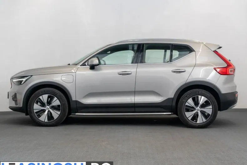 Volvo XC40 din 2023 cu 39.101 km - oferta VOL214714 - foto 2