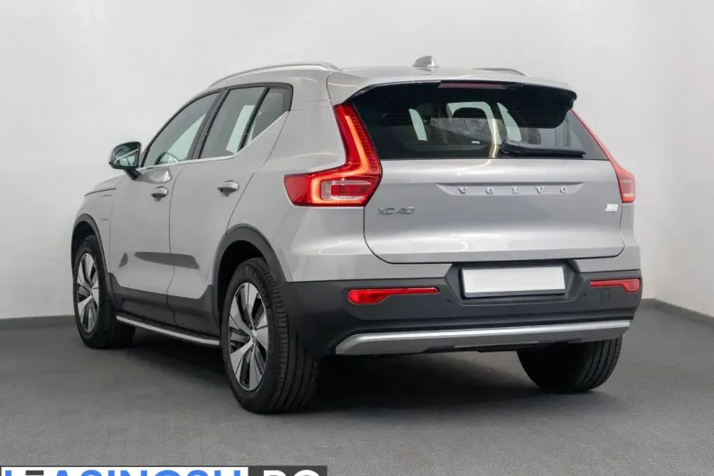 Volvo XC40 din 2023 cu 39.101 km - oferta VOL214714 - foto 3