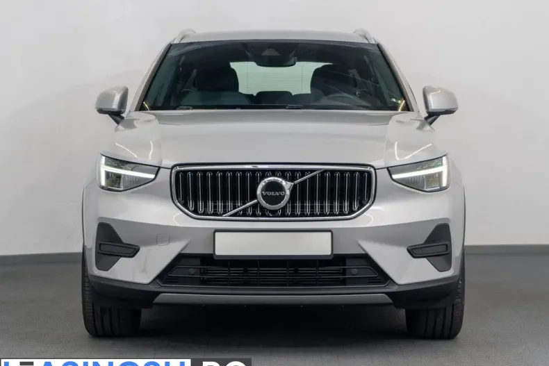 Volvo XC40 din 2023 cu 39.101 km - oferta VOL214714 - foto 6