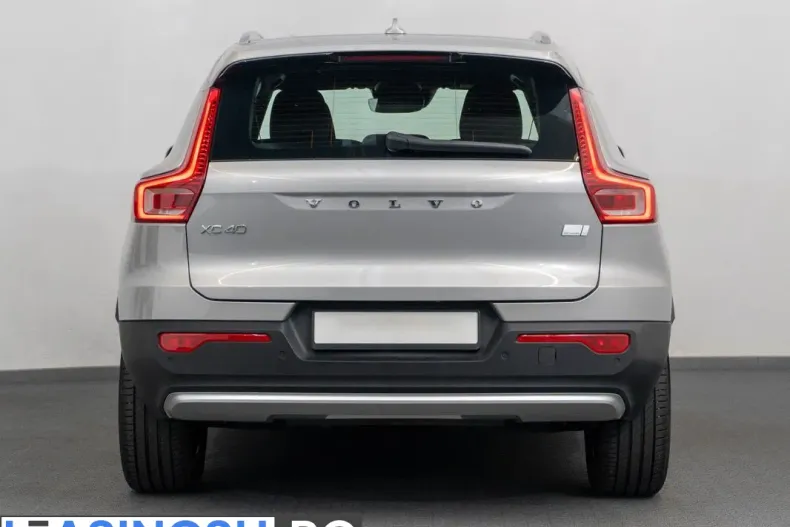 Volvo XC40 din 2023 cu 39.101 km - oferta VOL214714 - foto 7