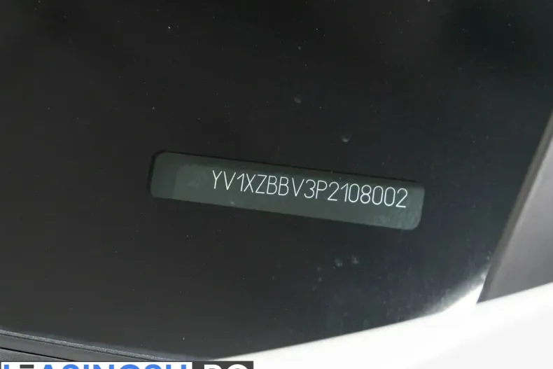 Volvo XC40 din 2023 cu 39.101 km - oferta VOL214714 - foto 12