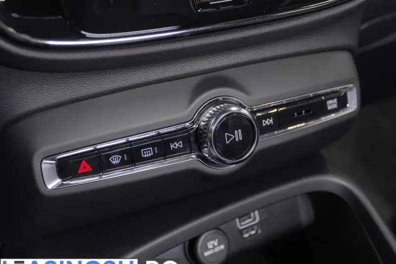 Volvo XC40 din 2023 cu 39.101 km - oferta VOL214714 - foto 21
