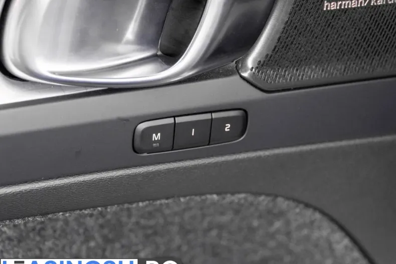 Volvo XC40 din 2023 cu 39.101 km - oferta VOL214714 - foto 24