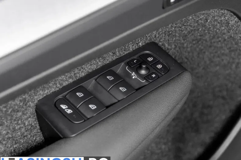Volvo XC40 din 2023 cu 39.101 km - oferta VOL214714 - foto 25