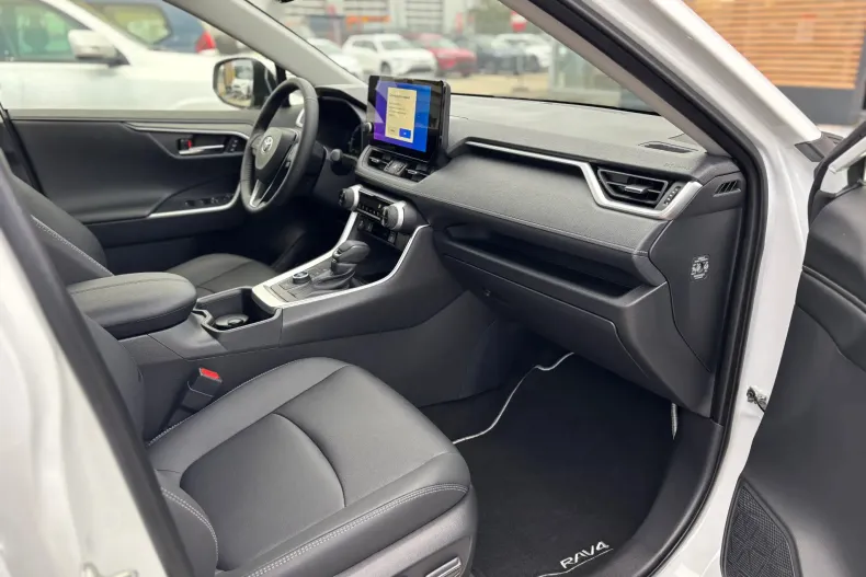 Toyota RAV4 din 2025 cu 6.800 km - oferta TOY214719 - foto 13