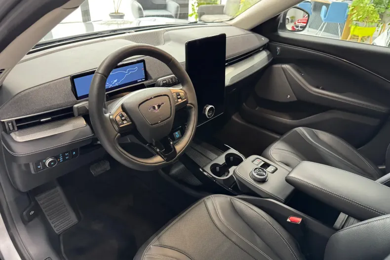 Ford Mustang Mach-E din 2022 cu 54.943 km - oferta FOR214824 - foto 7
