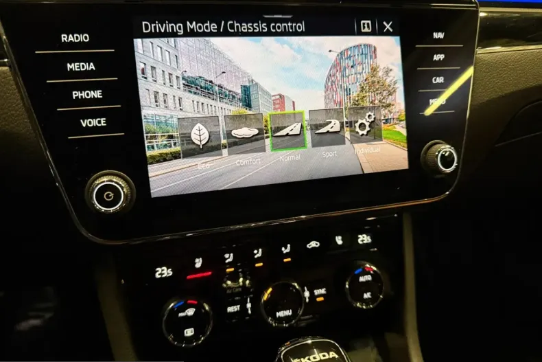 Skoda Superb din 2022 cu 65.000 km - oferta SKO214902 - foto 20
