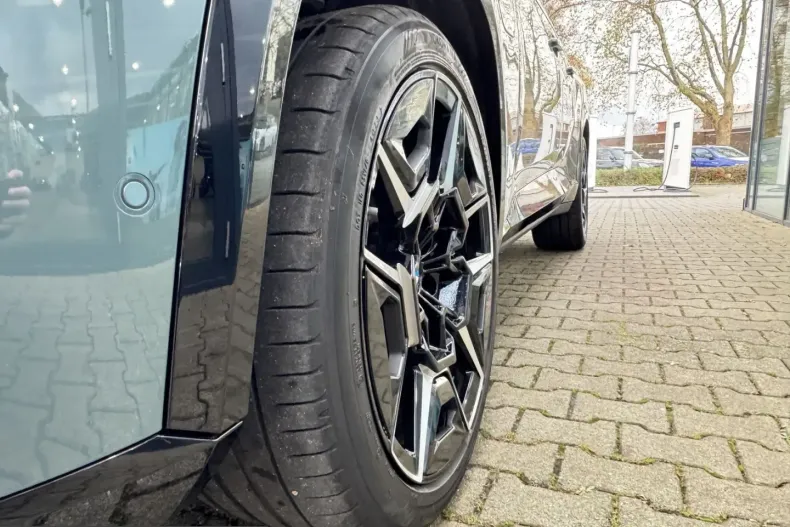 BMW XM (Seria X) din 2024 cu 23.199 km - oferta BMW214917 - foto 12