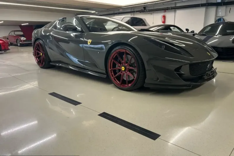 Ferrari 812 din 2022 cu 13.500 km - oferta FER214920 - foto 4