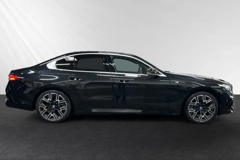BMW 530 (Seria 5) din 2025 cu 7.500 km - oferta BMW214922 - foto 2