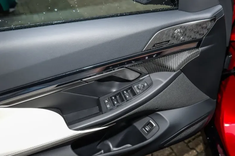 BMW 550 (Seria 5) din 2025 cu 28.174 km - oferta BMW214923 - foto 19