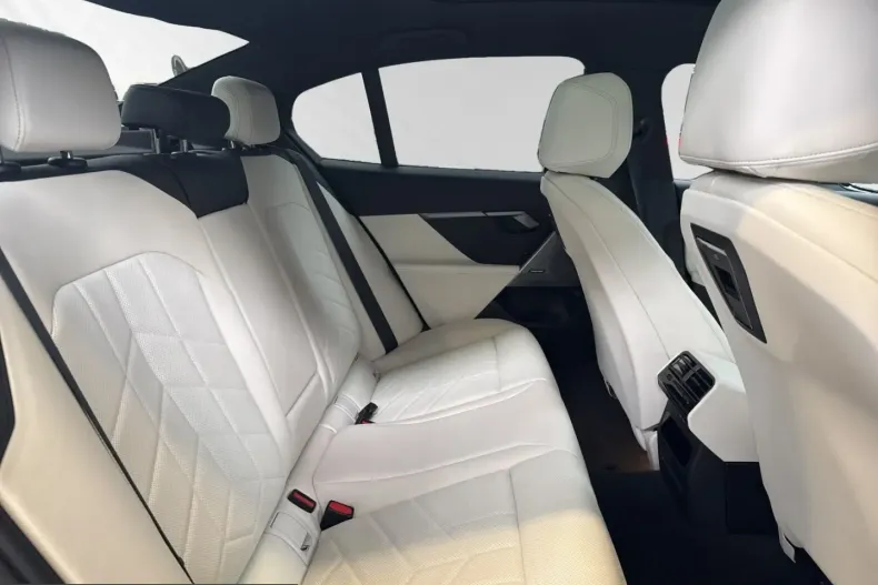 BMW 530 (Seria 5) din 2024 cu 24.935 km - oferta BMW214924 - foto 15