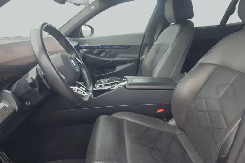 BMW 550 (Seria 5) din 2023 cu 66.737 km - oferta BMW214926 - foto 12
