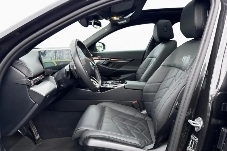 BMW 550 (Seria 5) din 2024 cu 53.303 km - oferta BMW214927 - foto 13