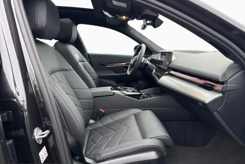 BMW 550 (Seria 5) din 2024 cu 53.303 km - oferta BMW214927 - foto 14