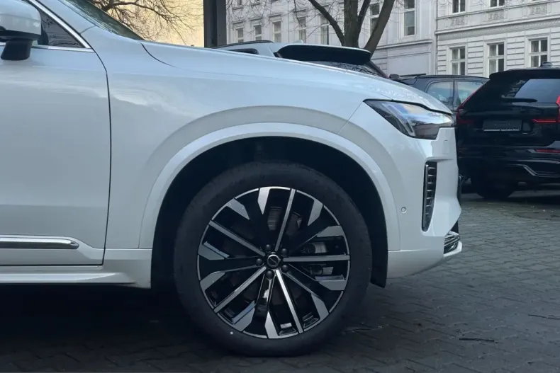 Volvo XC90 din 2025 cu 17.257 km - oferta VOL214953 - foto 3
