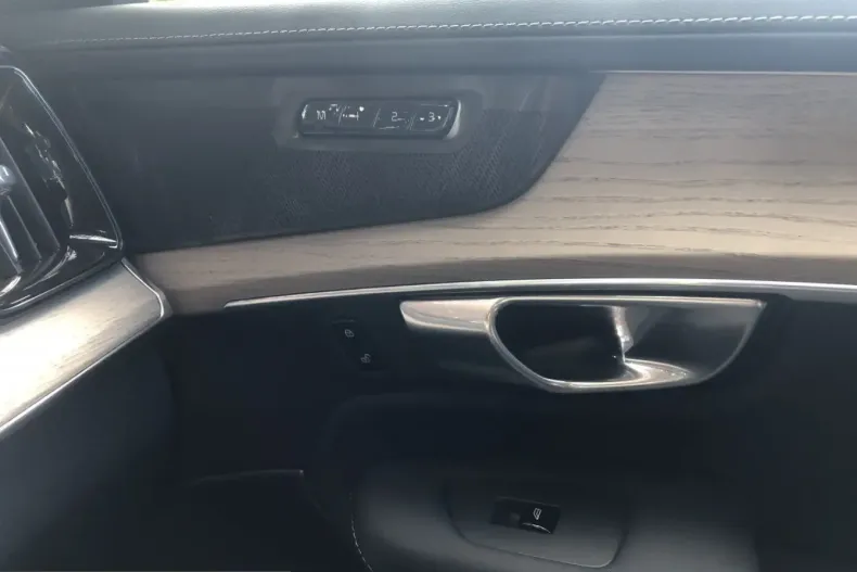Volvo XC90 din 2025 cu 26.408 km - oferta VOL214956 - foto 17