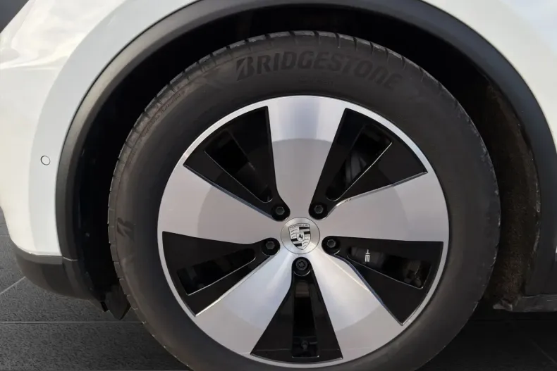 Porsche Macan din 2024 cu 12.300 km - oferta POR214971 - foto 7