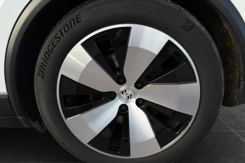 Porsche Macan din 2024 cu 12.300 km - oferta POR214971 - foto 8