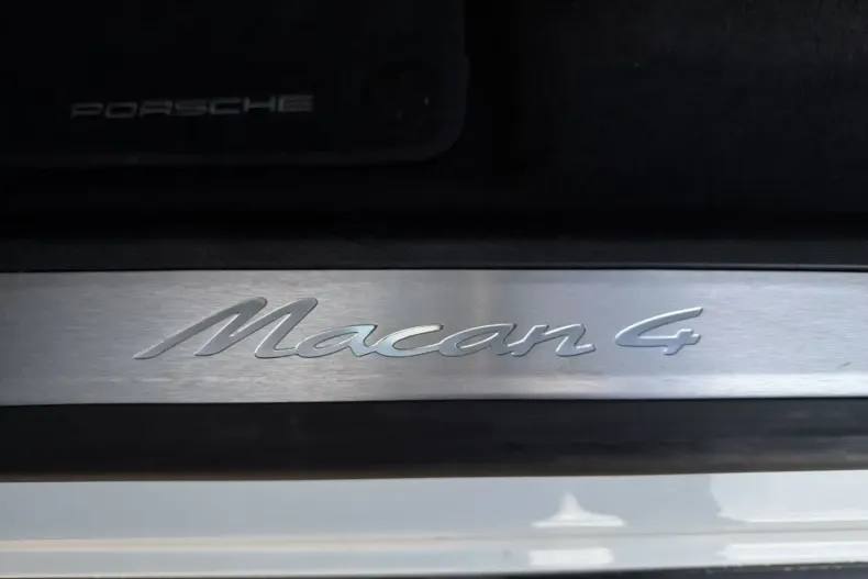 Porsche Macan din 2024 cu 12.300 km - oferta POR214971 - foto 18
